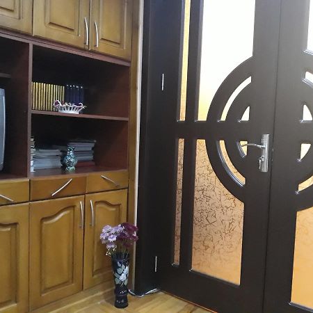 Madona'S House Apartamento Batumi Exterior foto