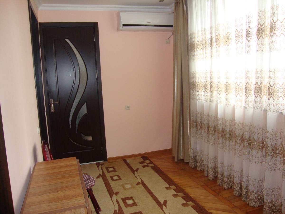 Madona'S House Apartamento Batumi Exterior foto