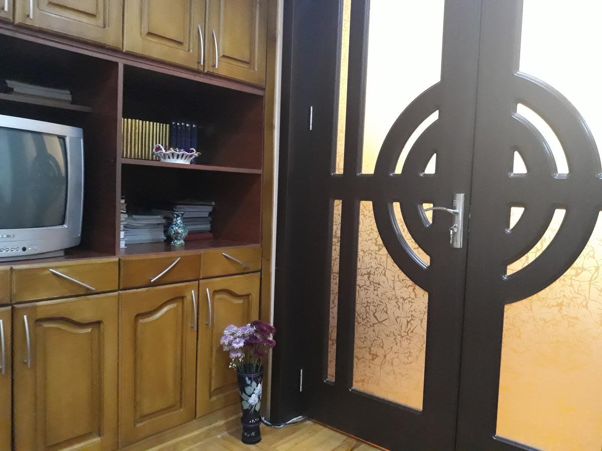 Madona'S House Apartamento Batumi Exterior foto